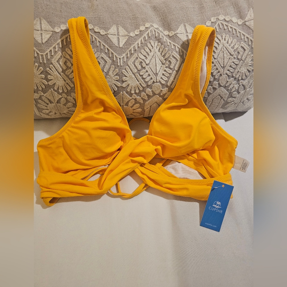 CUPSHE NWT BIKINI TOP